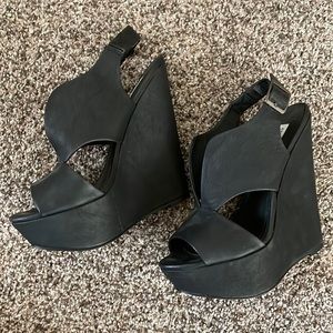 Steve Madden Xander Black Wedge Heel Size 8.5